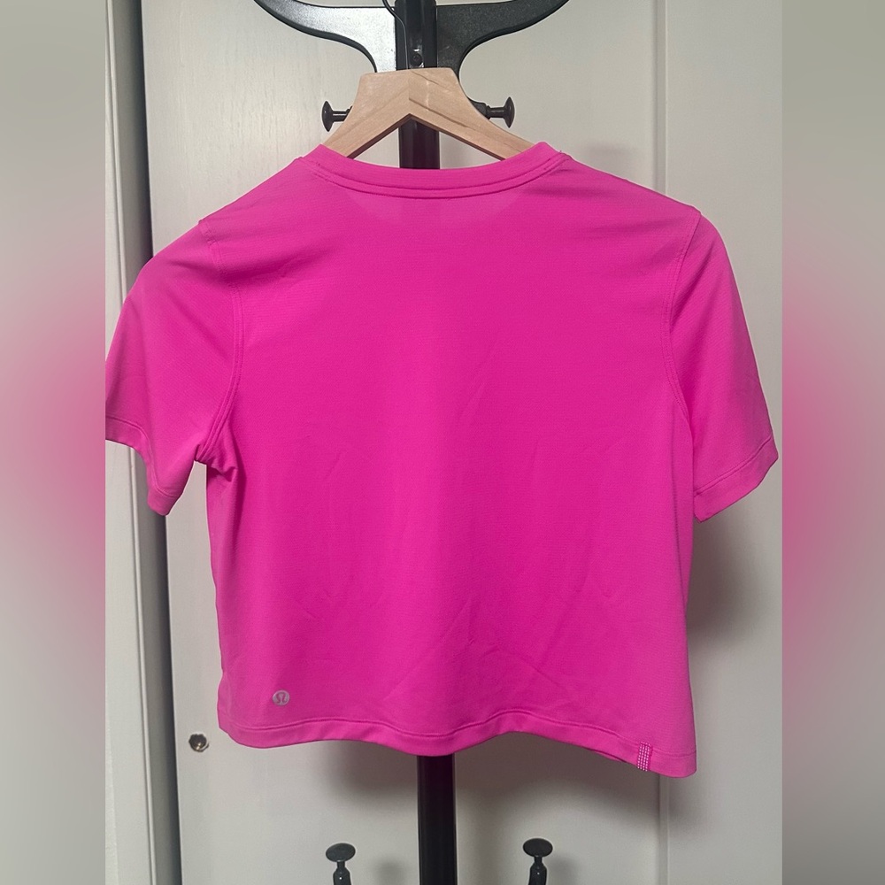 Lululemon - Women’s Sonic Pink Cropped Top - Size 6 - Picture 2 of 4